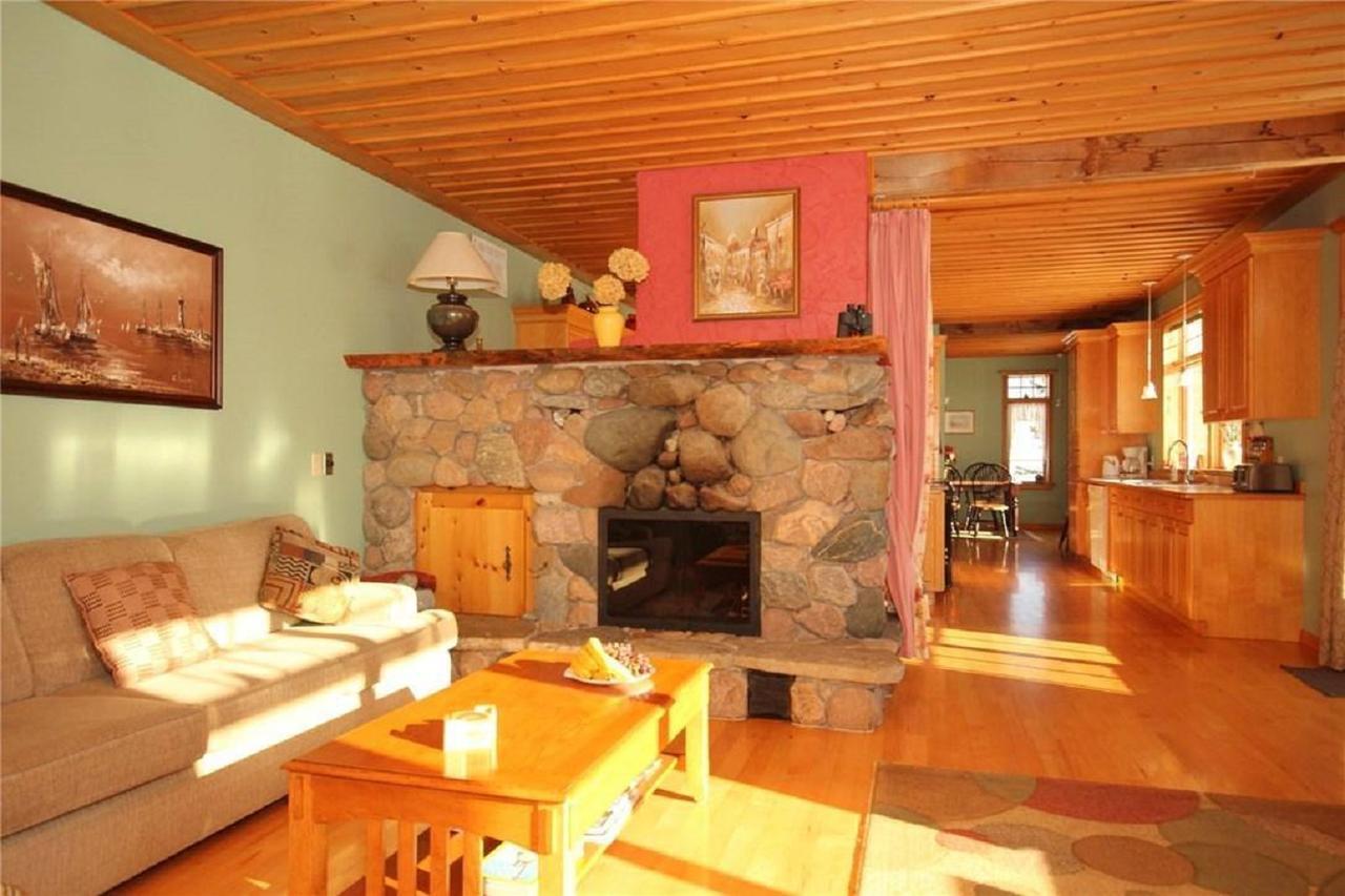 Rock Hill Bed & Breakfast Sharbot Lake Экстерьер фото